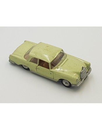 1/43 MERCEDES 220 SE