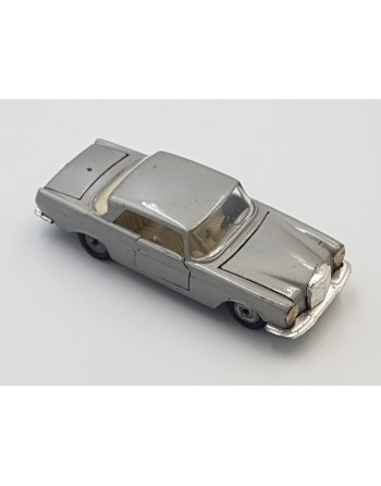 1/43 MERCEDES 250 SE