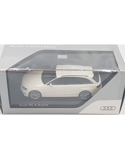 1/43 AUDI RS4 B8