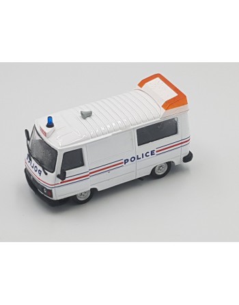 1/43 PEUGEOT J9 POLICE