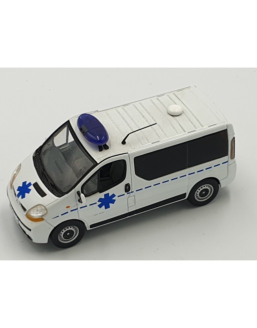 1/43 RENAULT TRAFIC AMBULANCE
