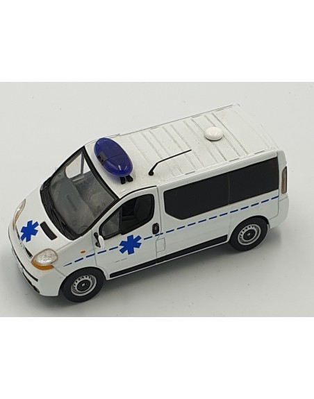 1/43 RENAULT TRAFIC AMBULANCE