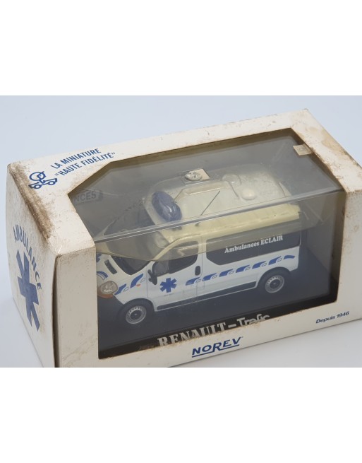 1/43 RENAULT TRAFIC AMBULANCE