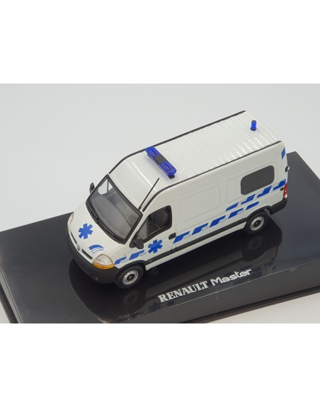 1/43 RENAULT MASTER AMBULANCE