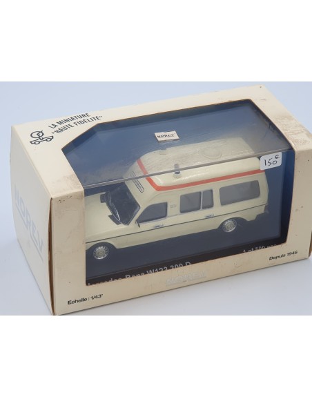 1/43 MERCEDES AMBULANCE