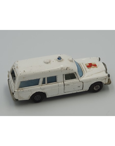1/43 MERCEDES AMBULANCE