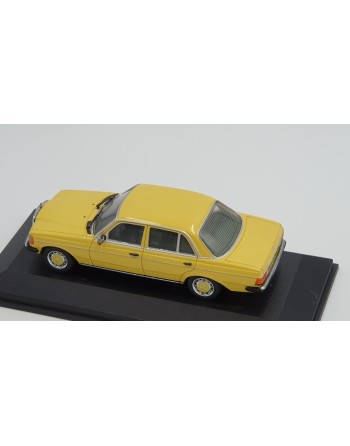 1/43 MERCEDES 200 D